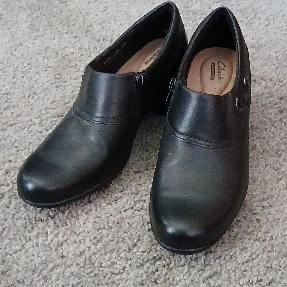 Clarks Collection Genette Danby 26102622 Black Zipper Block Heel Booties  Size 9